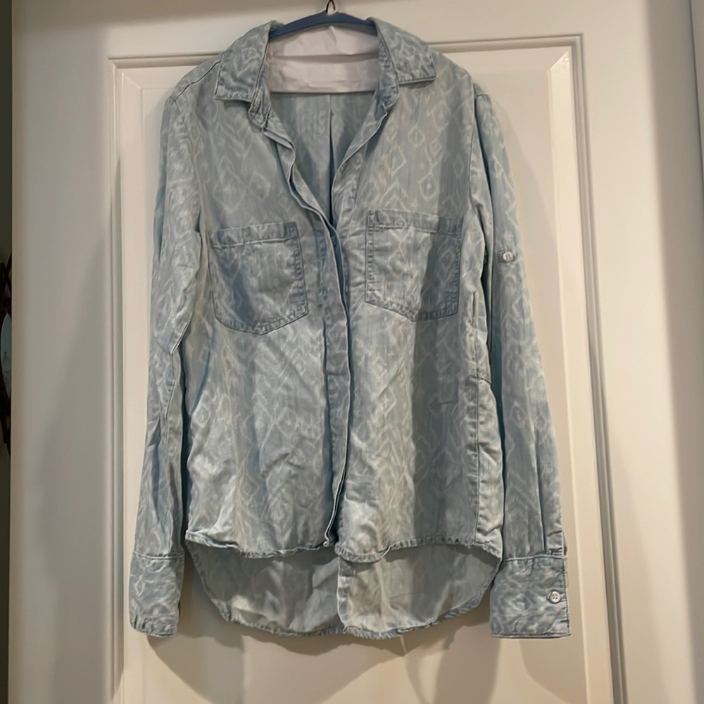 Blue bella dahl button down with white details. Size small.